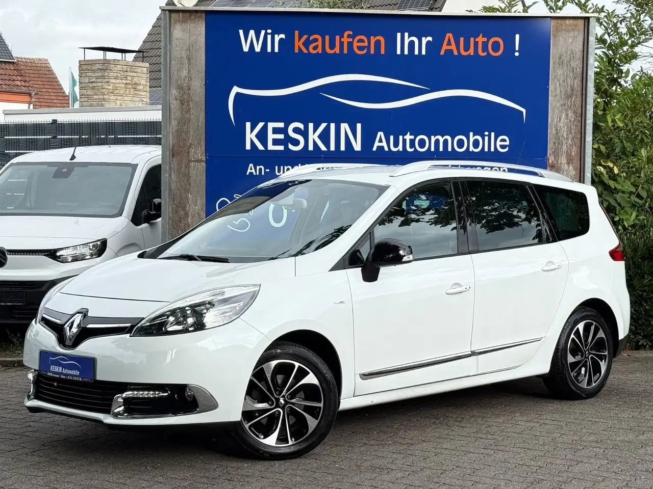 Renault Scenic III Grand BOSE Edition*KLIMAAUTOMATIK*NAV — photo 1 of 14