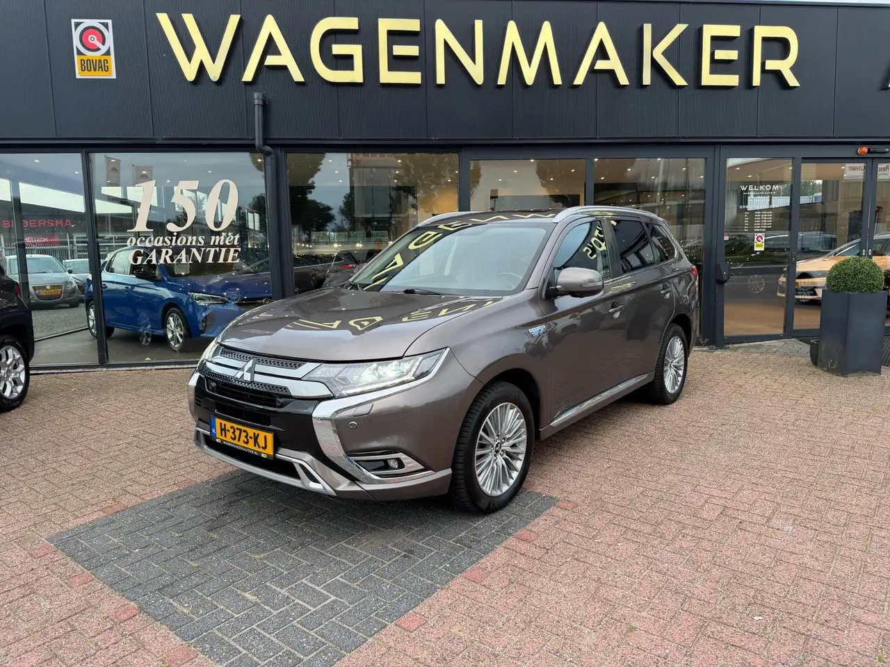 Mitsubishi Outlander 2.4 PHEV Intense+ AUT|NAV|CAM|Carplay — photo 1 of 22