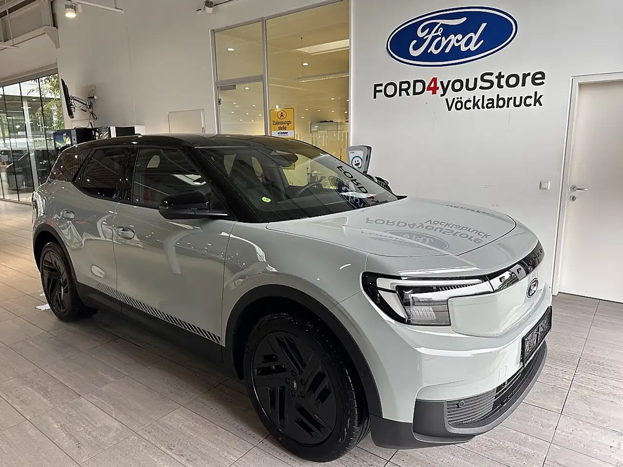 Ford Explorer Elektro 79kWh Collection — photo 1 of 17