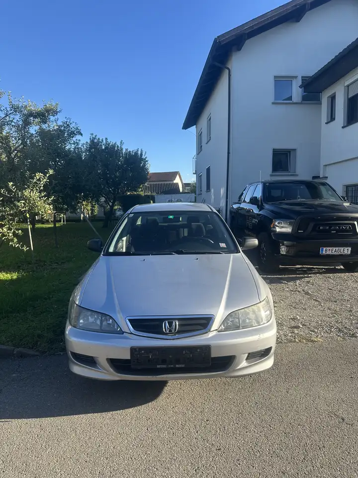Honda Accord 1,8i LS VTEC SAMMLERSTÜCK!!! — photo 1 of 20
