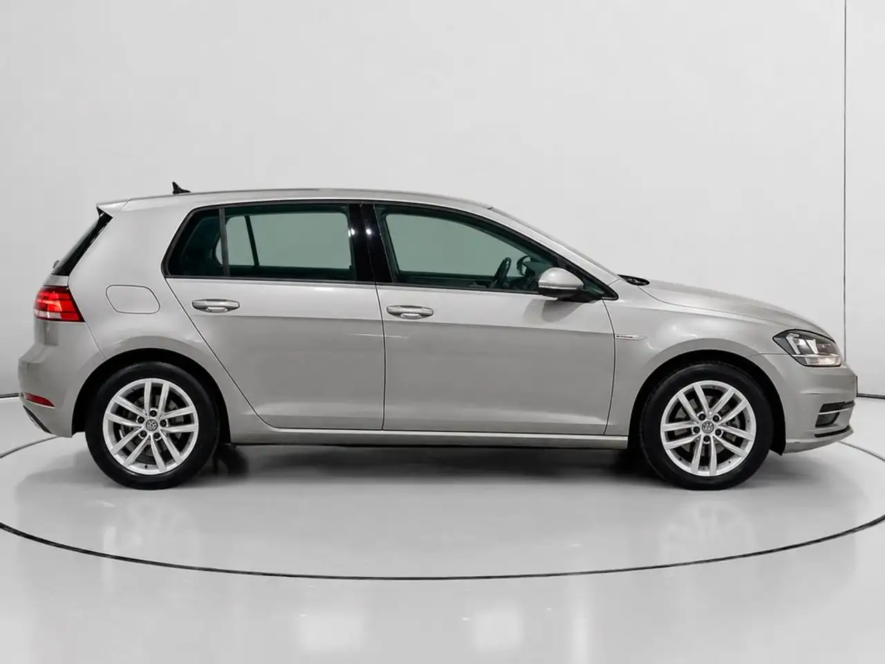 2020 Volkswagen Golf 1.5 TSI Evo BM Last Edition 96kW, photograph 2