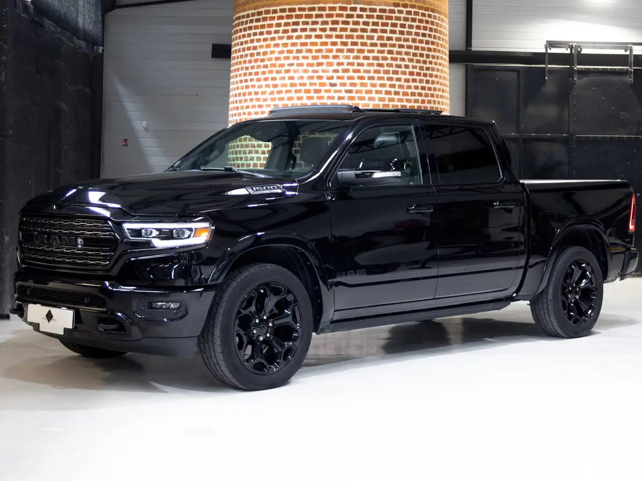 RAM 1500 Limited — photo 1 of 19