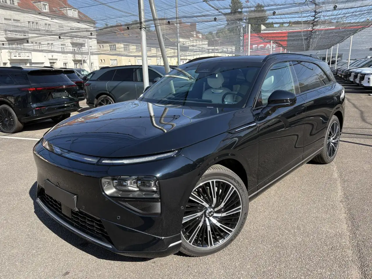 Xpeng G9 575 AWD PERFORMANCE 93.1 KWH CUIR NOIR NAPPA / ATTELAGE / SIEGES MASSANTS / AUDIO DY — photo 1 of 15