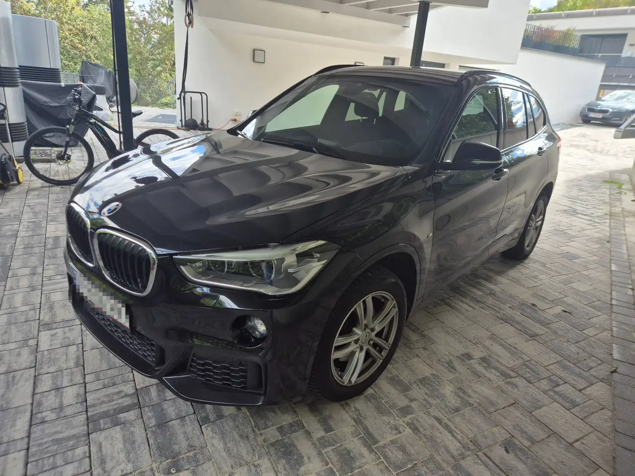BMW X1 X1 sDrive18d M Sport Aut. M Sport — photo 1 of 9
