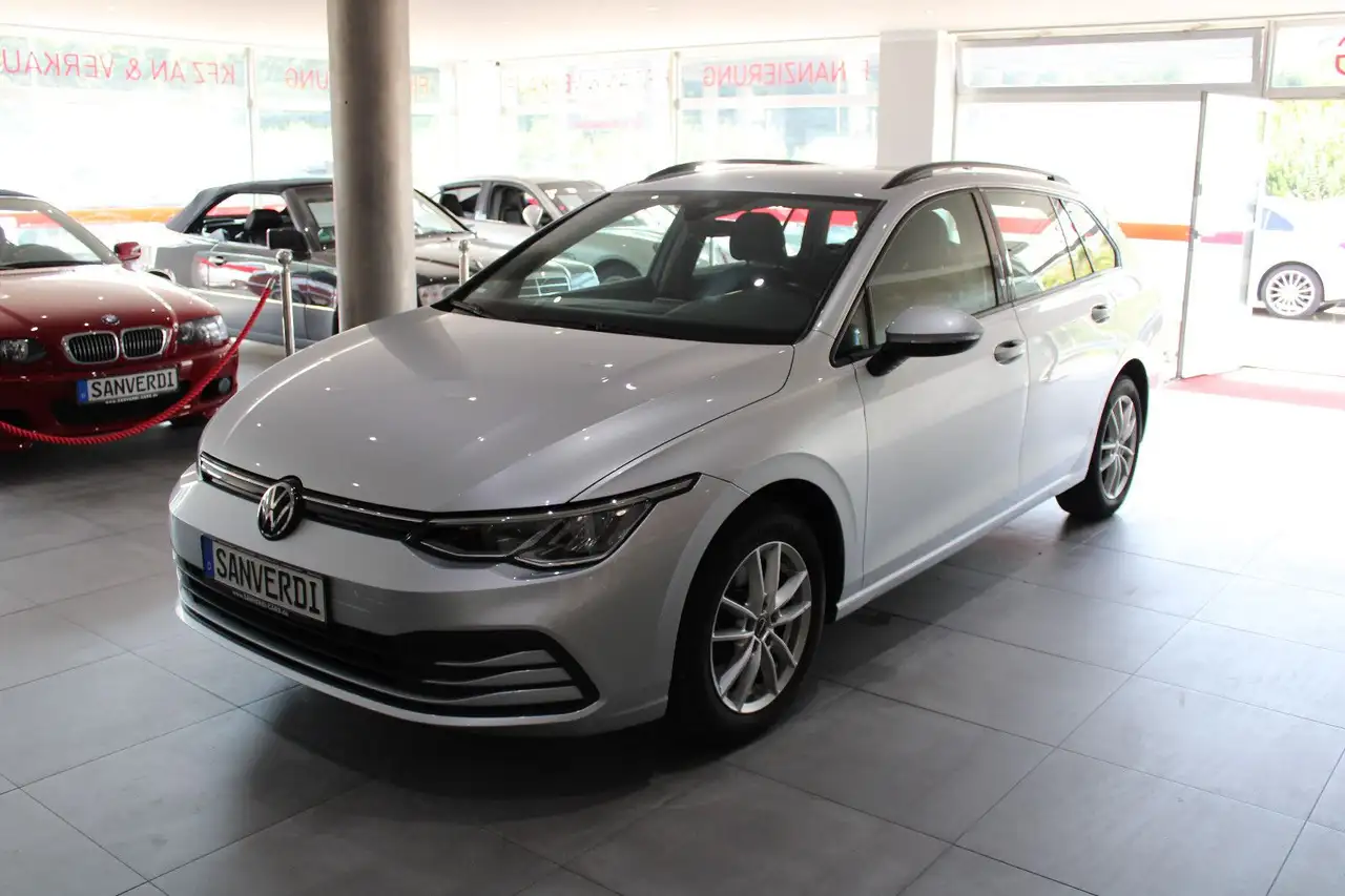 Volkswagen Golf 2.0 TDI SCR LIFE SPORTPAKET LED ACC EU6 — photo 1 of 17