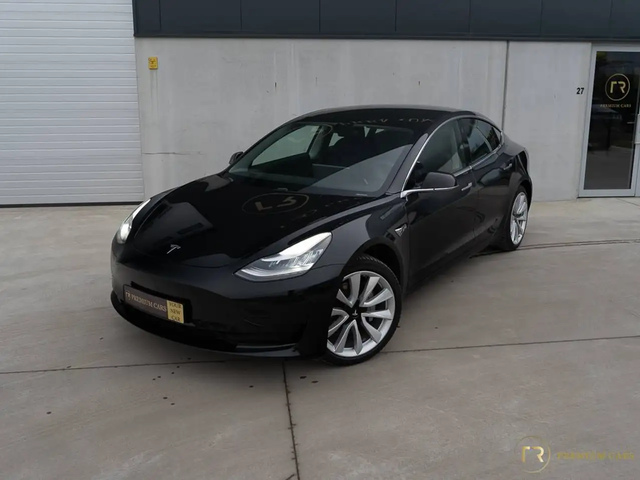 Tesla Model 3 Standard Plus l Pano l Alu Wheels l Towhook — photo 1 of 15