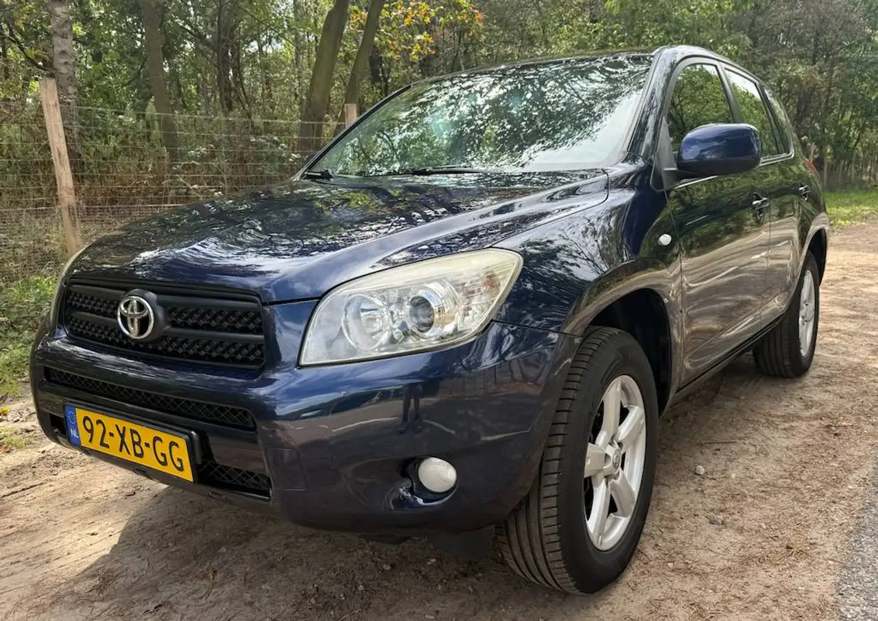 Toyota RAV 4 RAV4 2.0 VVTi Linea Sol, luxe uitvoering, leren bekleding, veel extra's. Auto technisch prima en kan nog jaren mee — photo 1 of 25