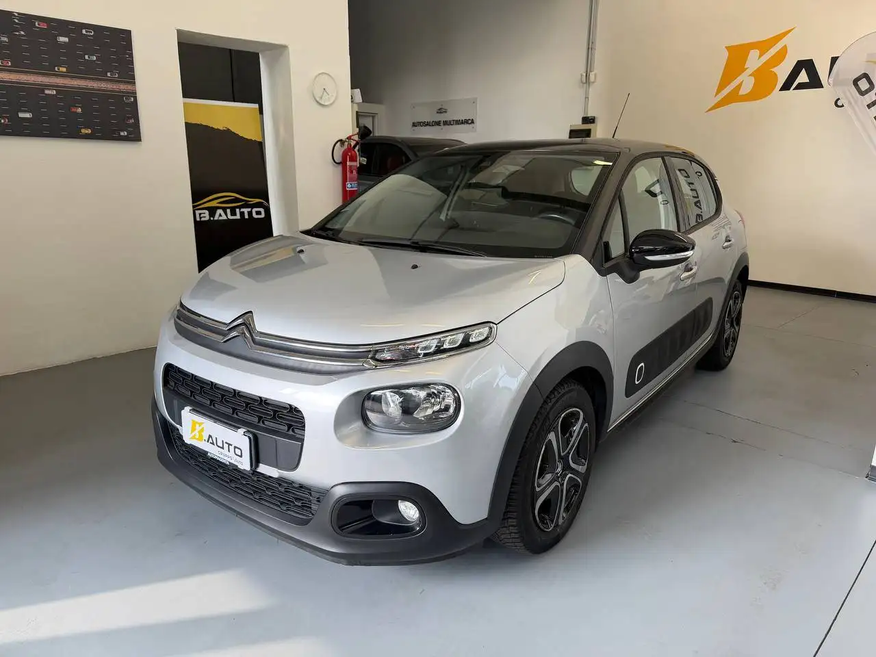Citroen C3 C3 1.6 bluehdi Shine — photo 1 of 17