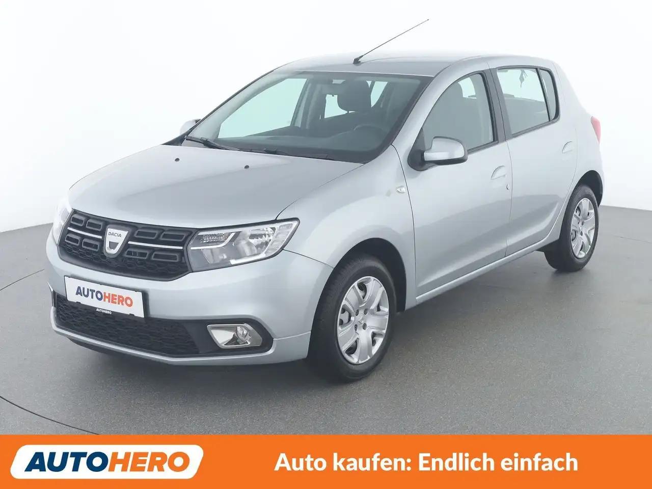 Dacia Sandero 0.9 TCe Comfort — photo 1 of 24