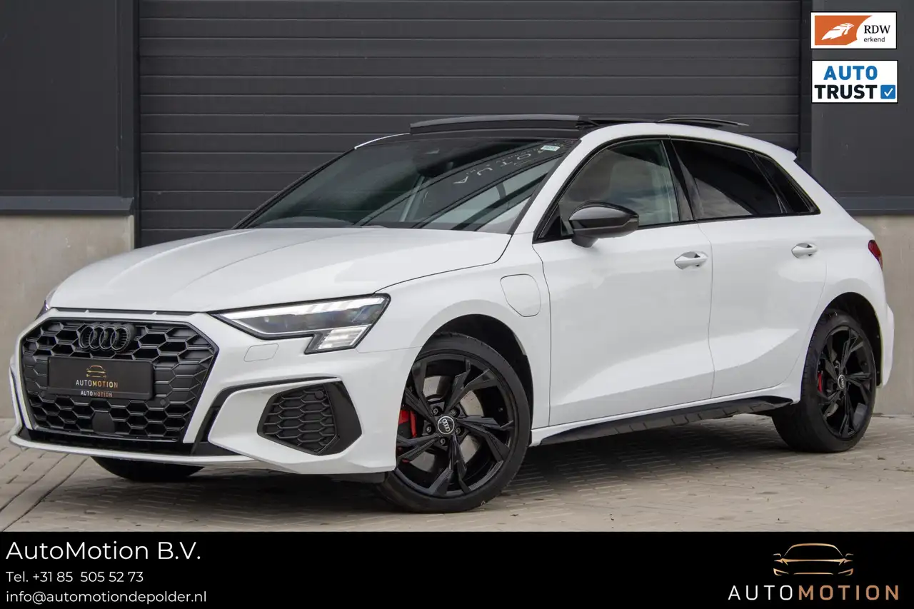 Audi A3 Sportback 45 TFSIe S line Competition PANO MAXTON — photo 1 of 40