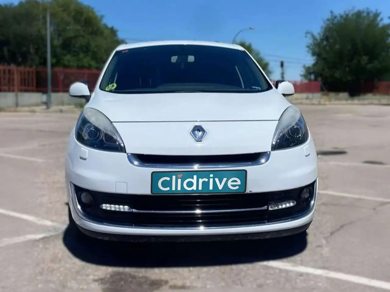Renault Scenic Dynamique dCi 130 — photo 1 of 9