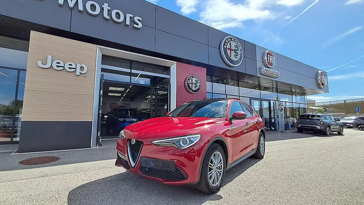 Alfa Romeo Stelvio Magnifica 2,2 ATX AWD — photo 1 of 39