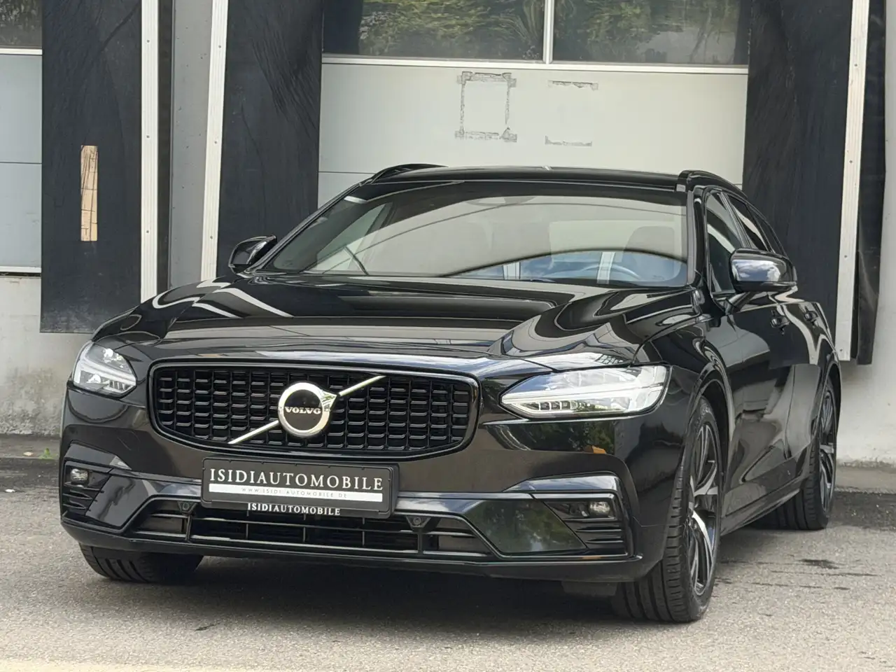 Volvo V90 R Design AWD LED ACC Virtual Pano Head-Up — photo 1 of 38