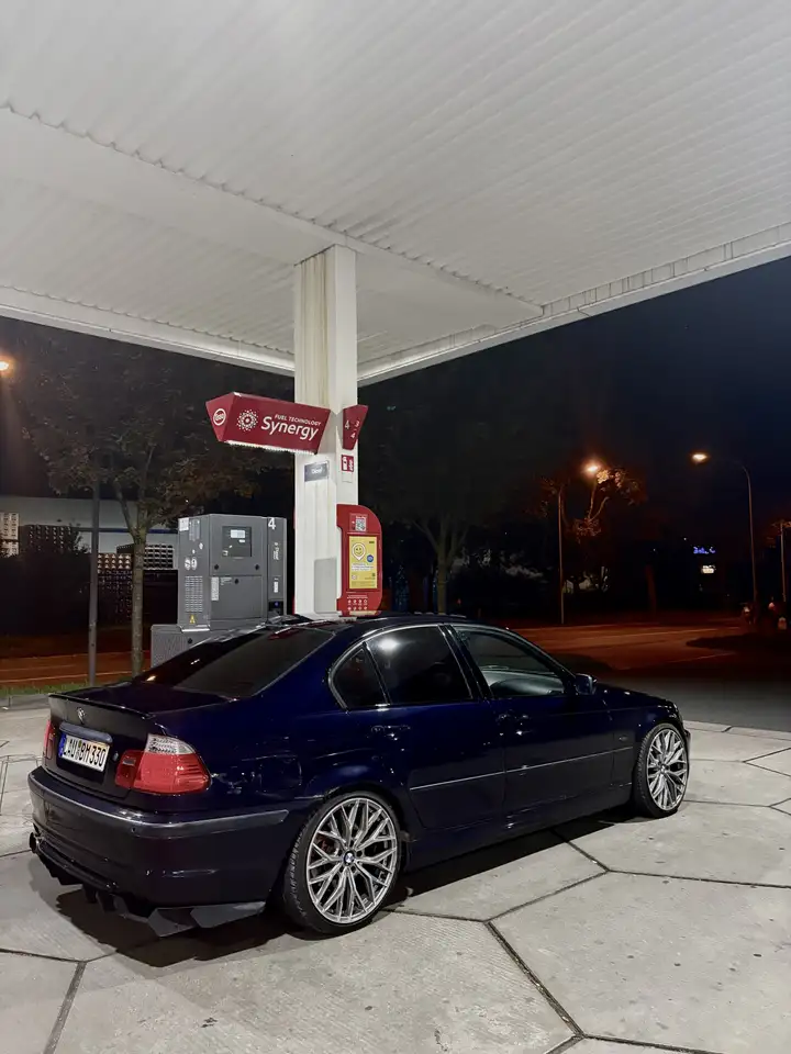 BMW 330 330xi — photo 1 of 15