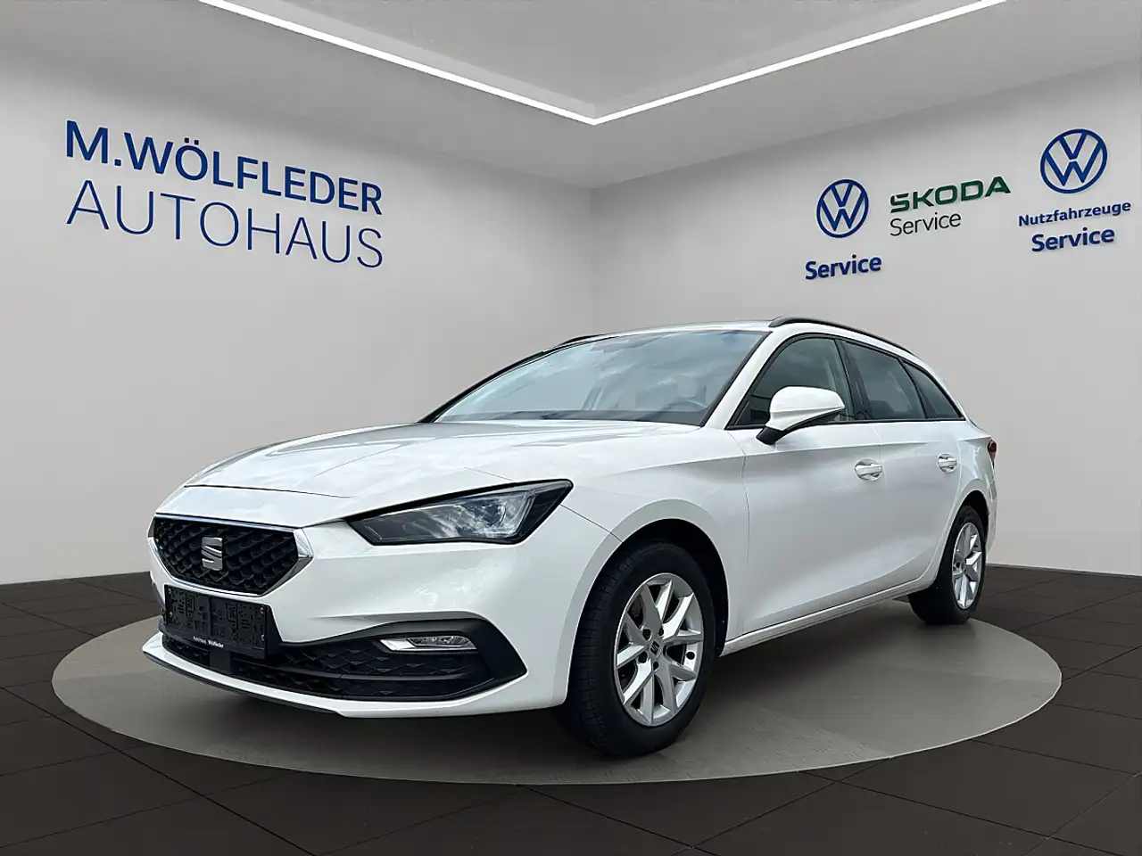 SEAT Leon Kombi Reference TSI — photo 1 of 15