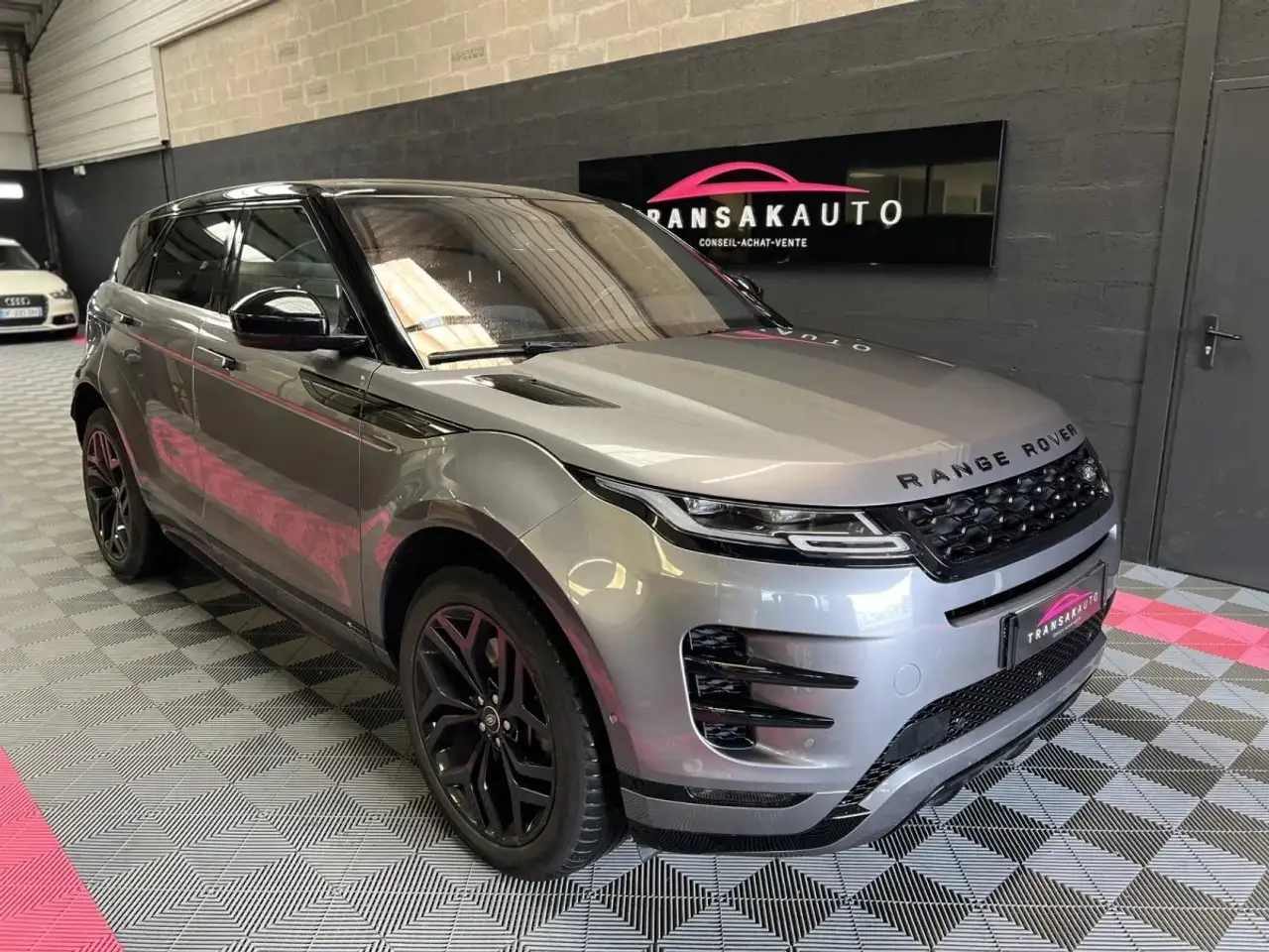 Land Rover Range Rover Evoque MARK II R-Dynamic SE 2.0L 180 CV - Apple Car Play Toit Ouvrant ges electriques memoires — photo 1 of 40