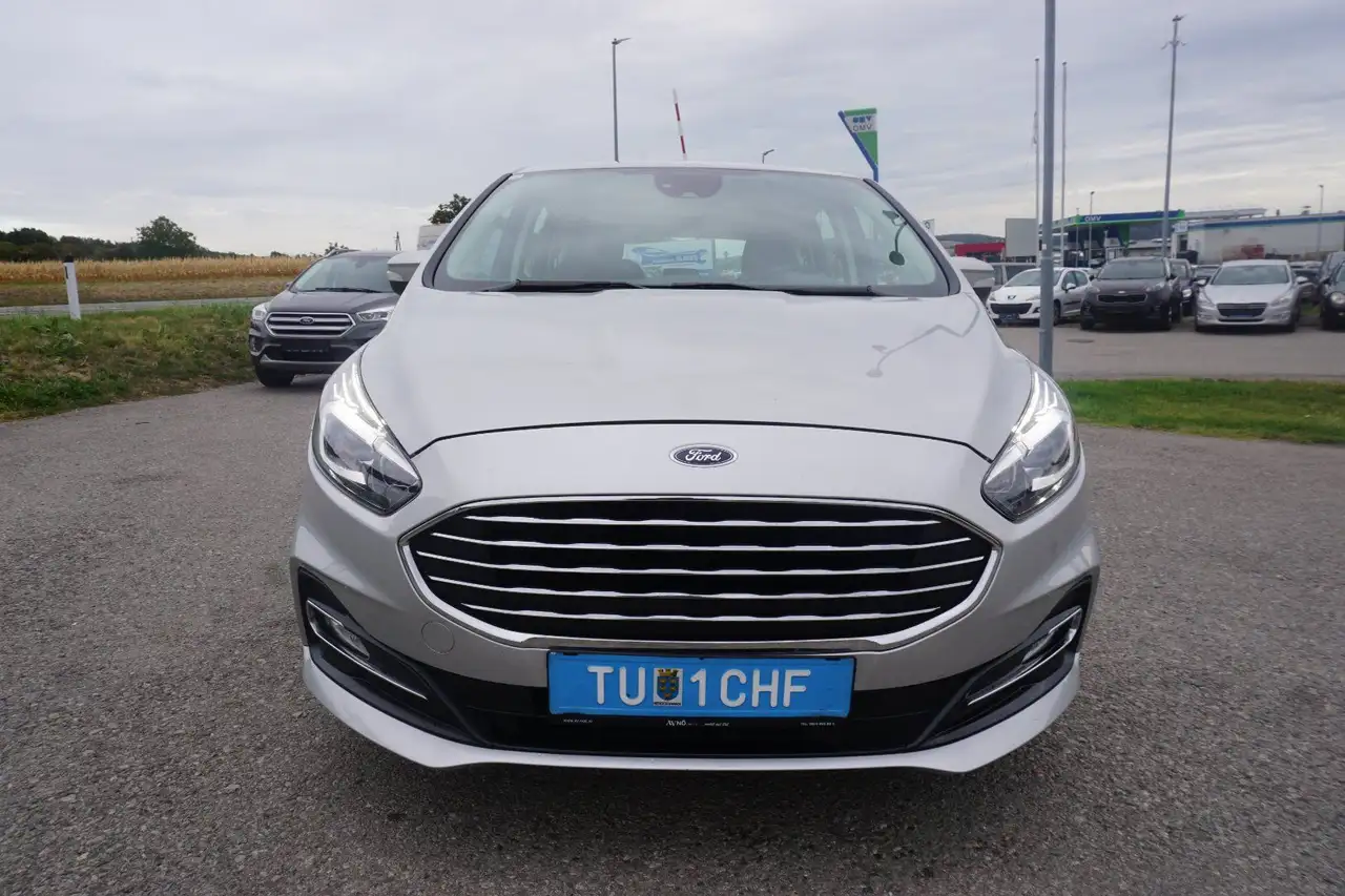 Ford S-Max — photo 1 of 24