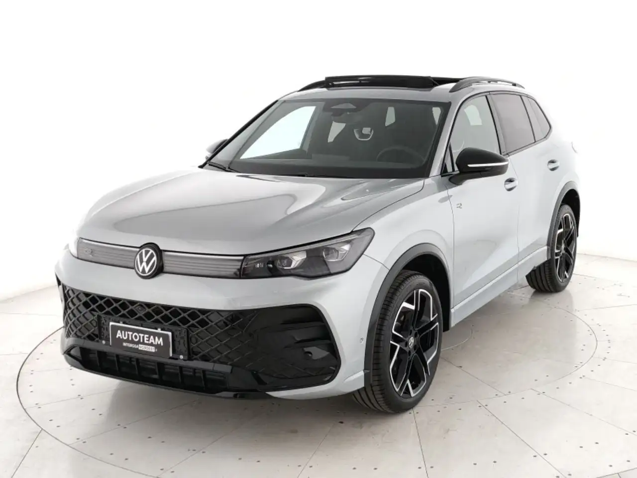 Volkswagen Tiguan 2.0 tdi R-Line Plus 4motion 193cv dsg — photo 1 of 15