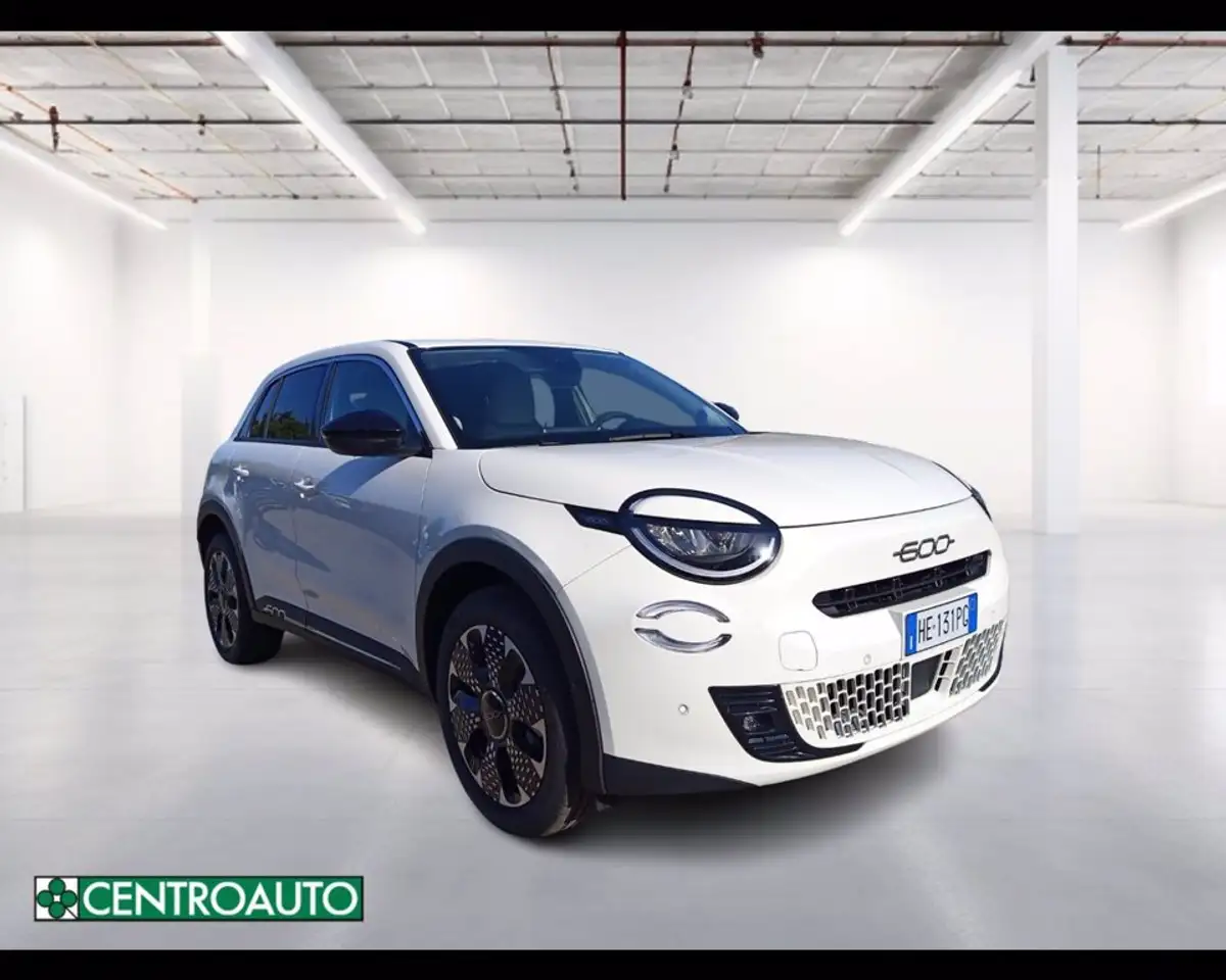 Fiat 600 1.2 hybrid La Prima 110cv auto — photo 1 of 15