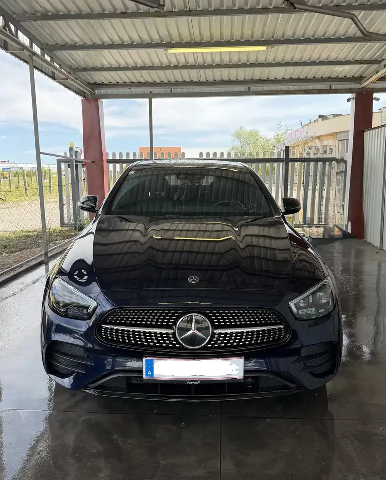 Mercedes-Benz E 220 Facelift AMG line — photo 1 of 7