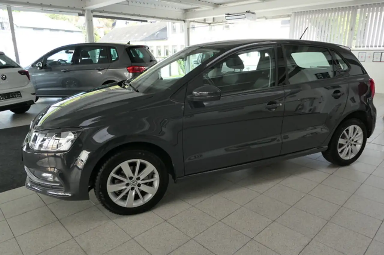 Volkswagen Polo Comfortline 35000 km! Klima! PDC! SHZ! — photo 1 of 13