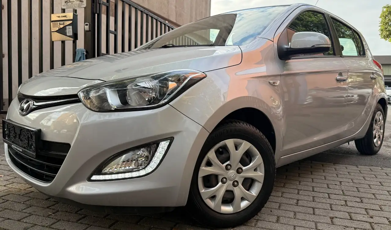 Hyundai i20 Trend 2.HD Klima Bluetooth Tüv Neu Garantie — photo 1 of 17