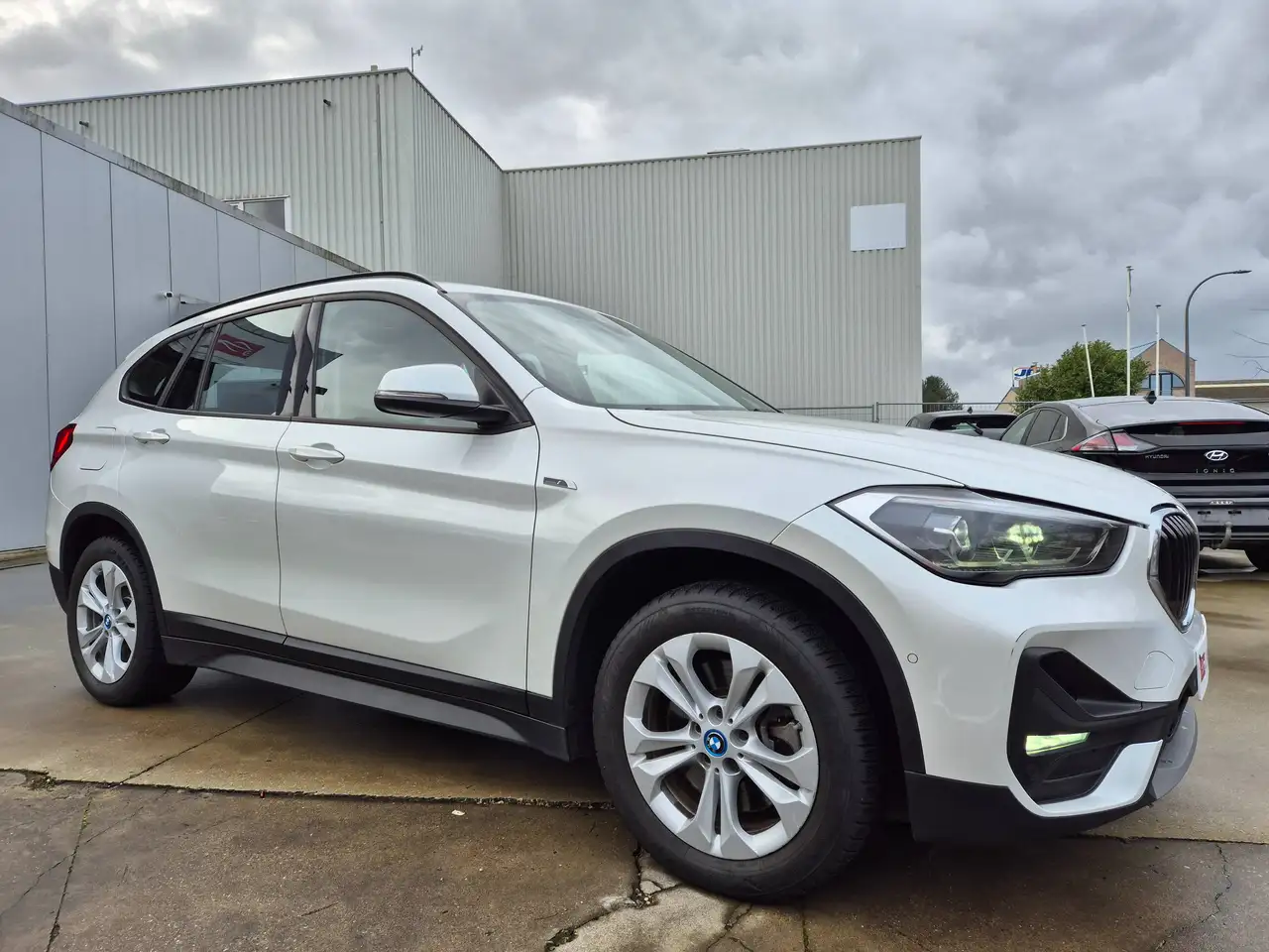 BMW X1 PHEV 1.5iA xDrive25e / 4WD / HYBRID / 2022 !! — photo 1 of 15