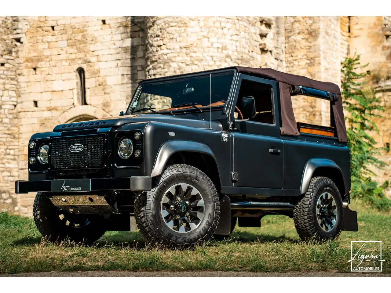 Land Rover Defender 90 2.4 Td4 Solft Top \Black Mat\ TVA Récupérable — photo 1 of 40