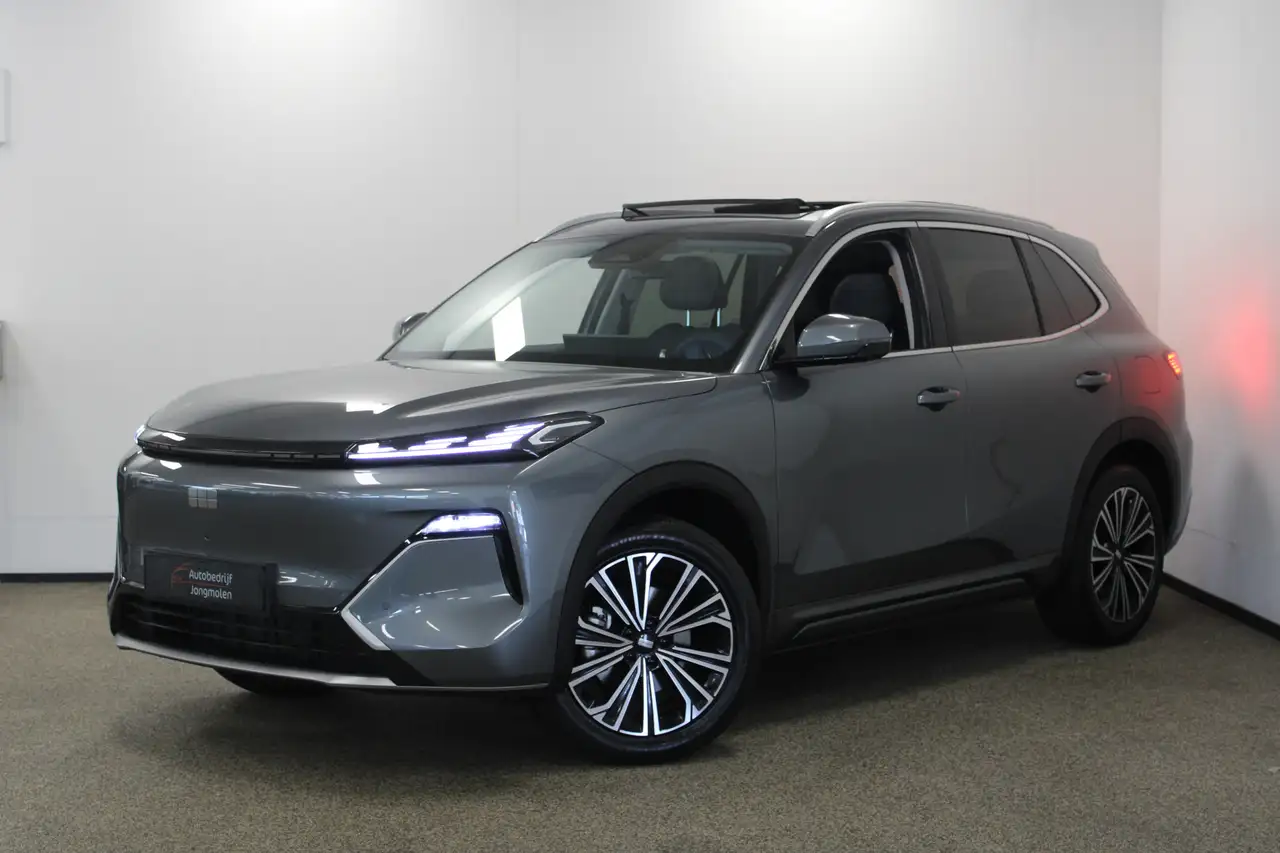 Geely Starray EM-i 1.5 Max+ — photo 1 of 31