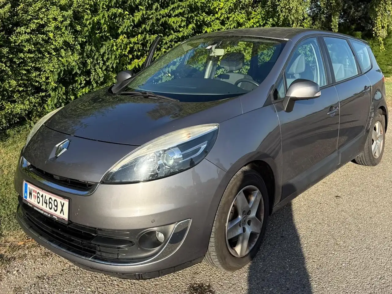 Renault Grand Scenic Grand Scénic Energy dCi 110 TomTom Edition Stop — photo 1 of 37