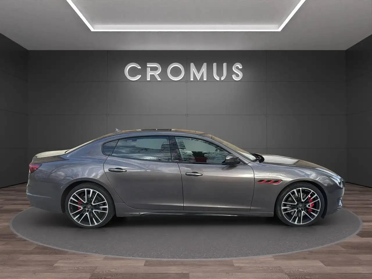 Maserati Quattroporte 3.8 V8 BiTurbo Trofeo 580cv auto — photo 1 of 13