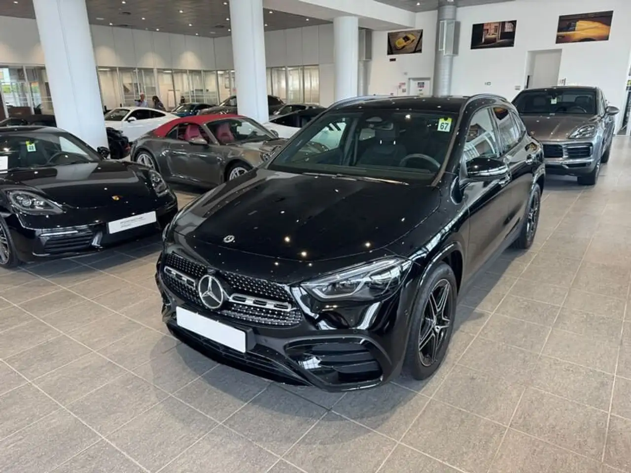 Mercedes-Benz GLA 200 200d 4Matic Advanced Plus — photo 1 of 18