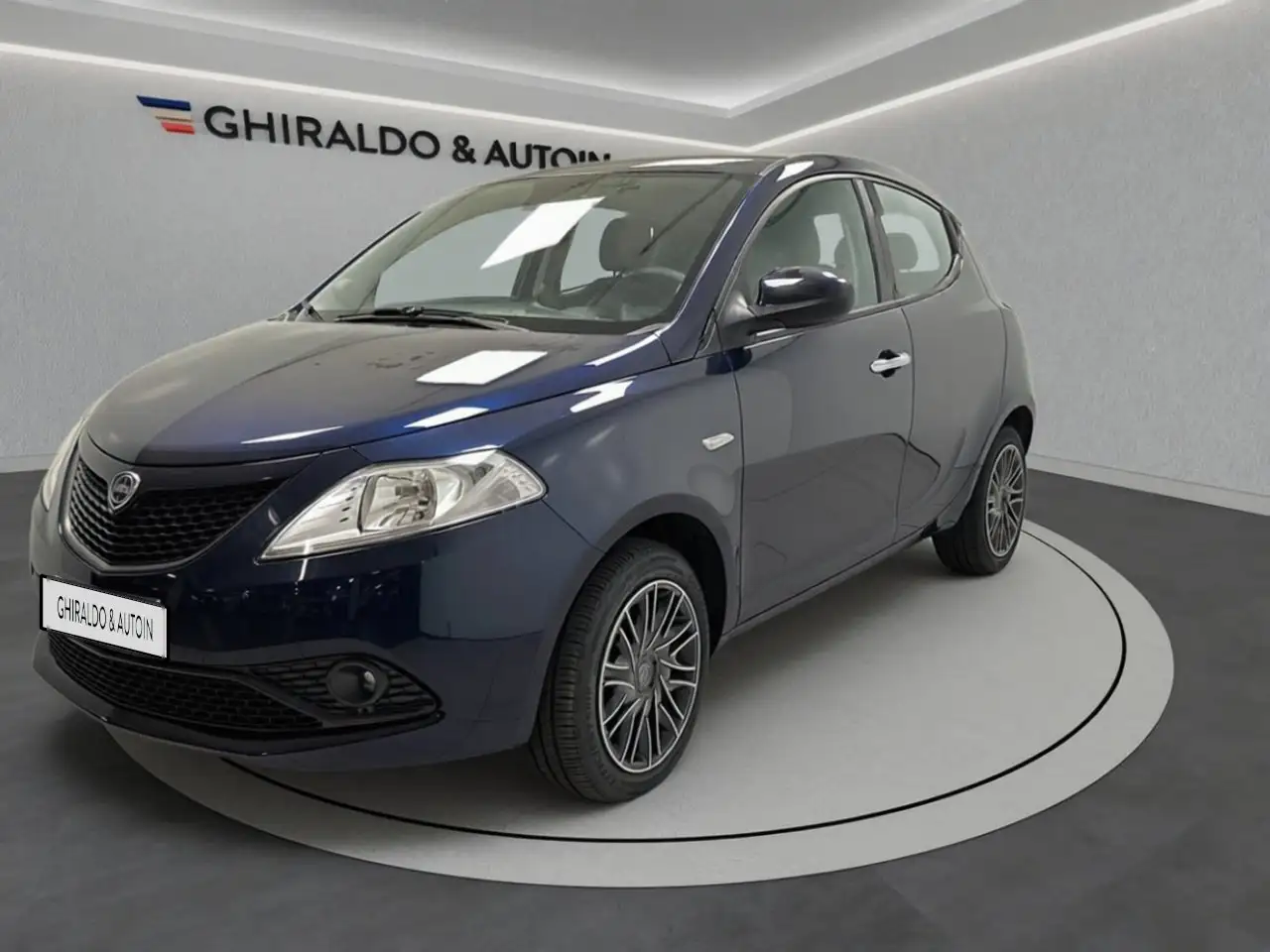 Lancia Ypsilon III 2015 1.0 firefly hybrid Gold s&s 70cv — photo 1 of 15