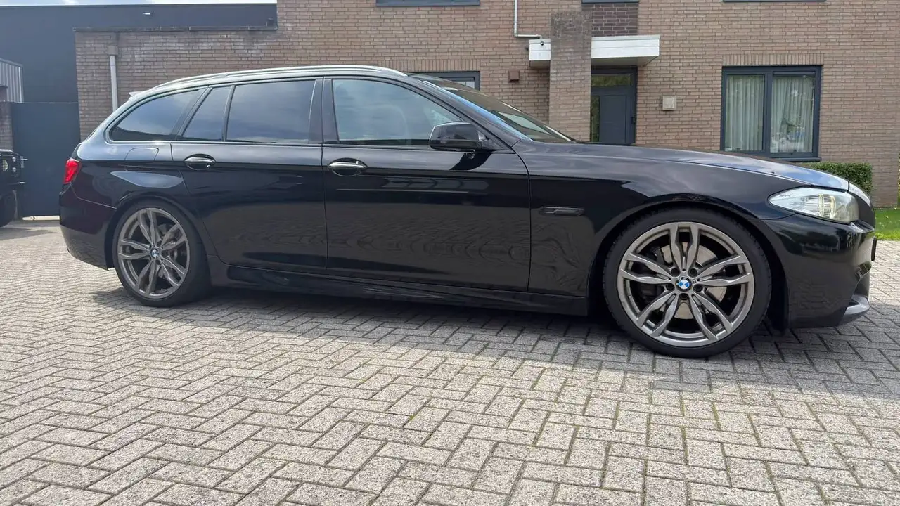 2011 BMW 535 BMW 535d RWD Touring F11 M Sport, bouwjaar 2011., photograph 3