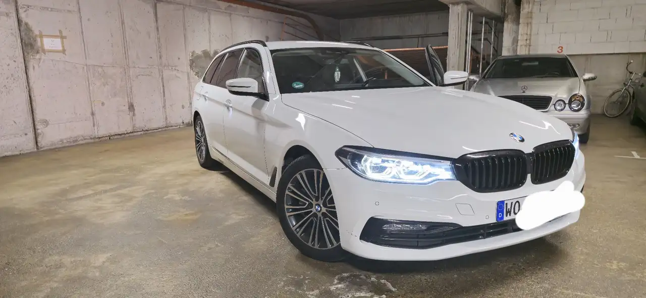 BMW 530 530d Touring Aut. Sport Line — photo 1 of 19