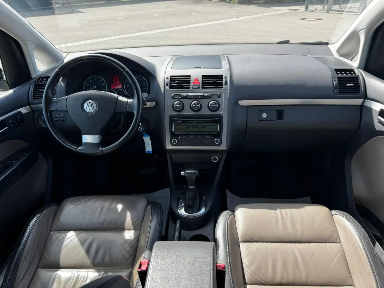 2010 Volkswagen Touran 1.4/Automatik/TÜV Neu/Service Neu, photograph 9