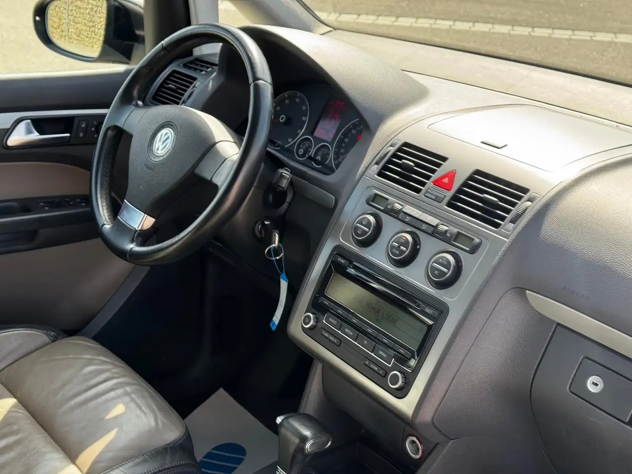 2010 Volkswagen Touran 1.4/Automatik/TÜV Neu/Service Neu, photograph 10