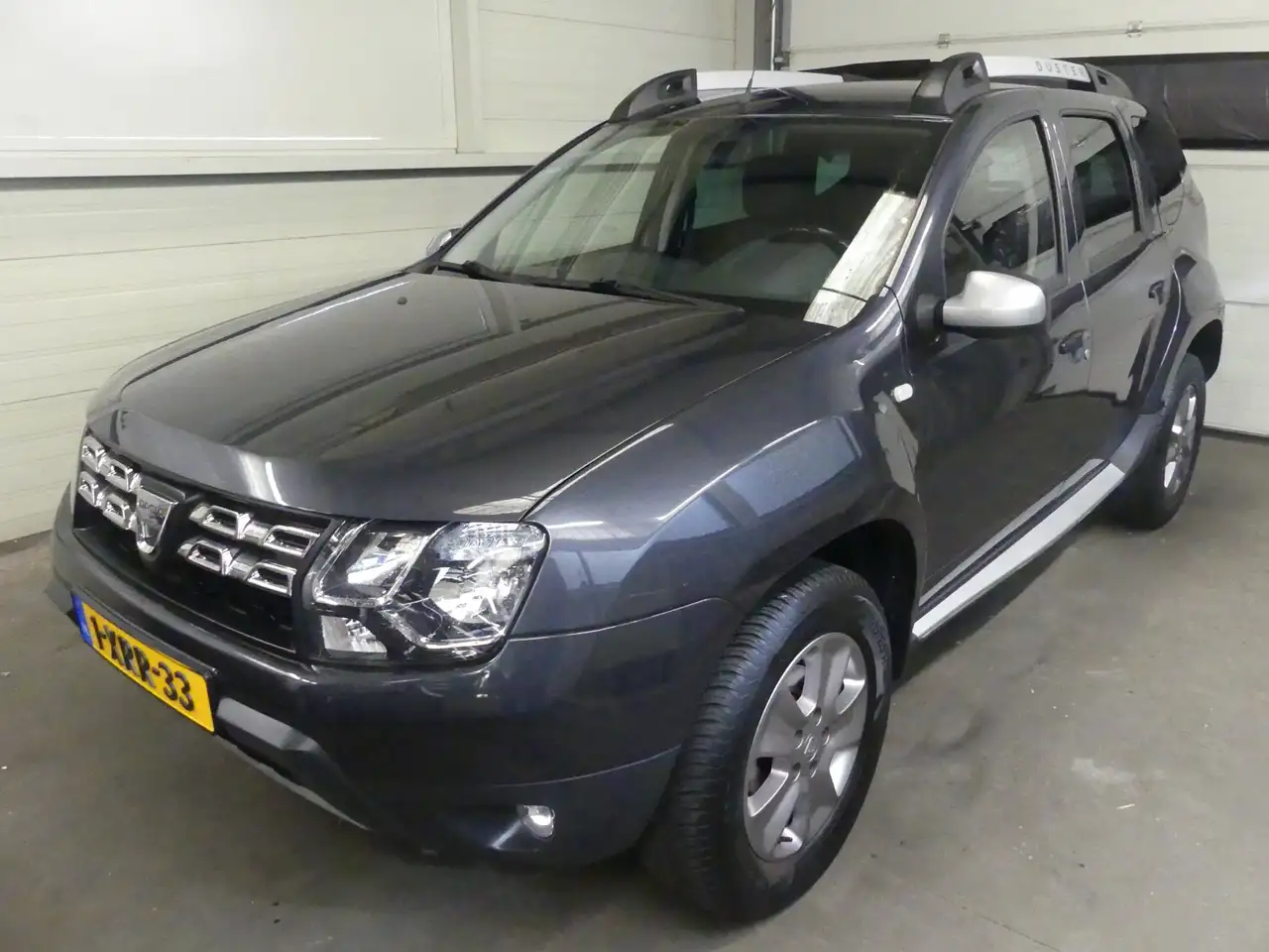 Dacia Duster 1.2 TCe 4x2 Lauréate - Trekhaak - Airco — photo 1 of 15