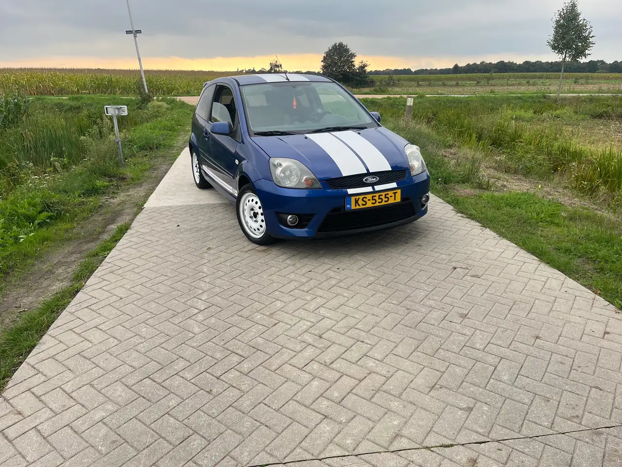 Ford Fiesta Fiesta 2.0-16V ST — photo 1 of 14
