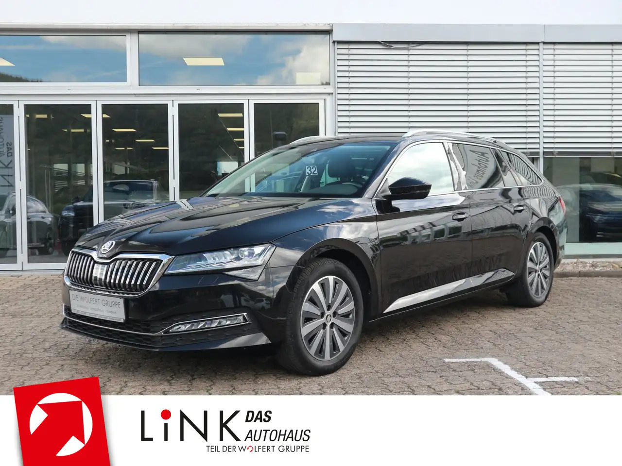 Skoda Superb Combi Style 2.0 TDI DSG STHZ AHK ACC — photo 1 of 14