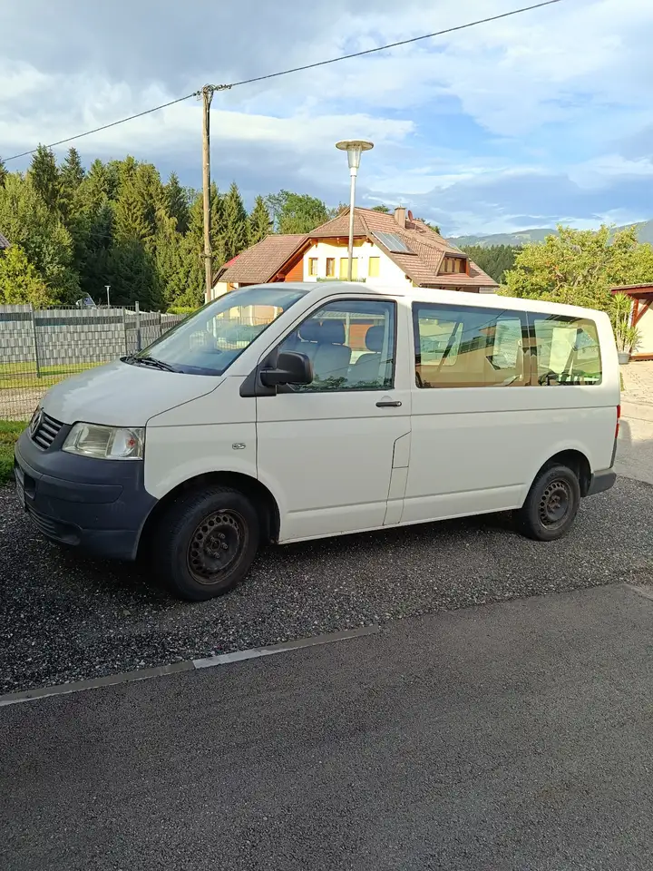 Volkswagen T5 Transporter — photo 1 of 5