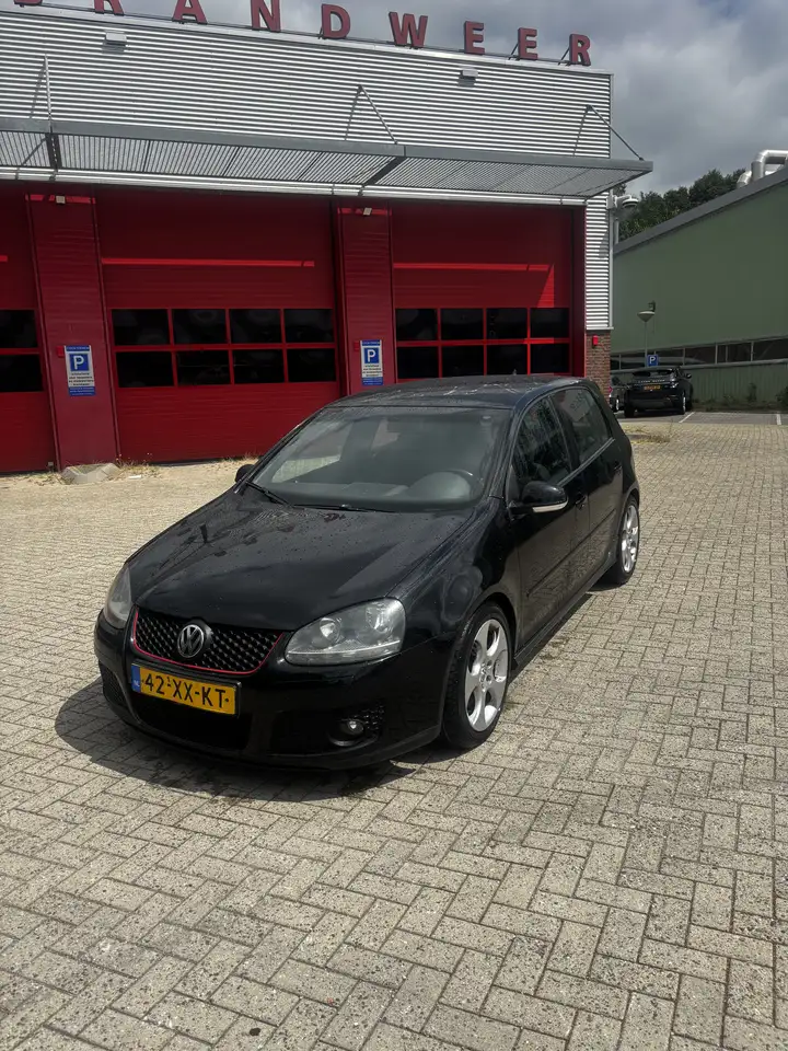 Volkswagen Golf GTI 2.0 — photo 1 of 12