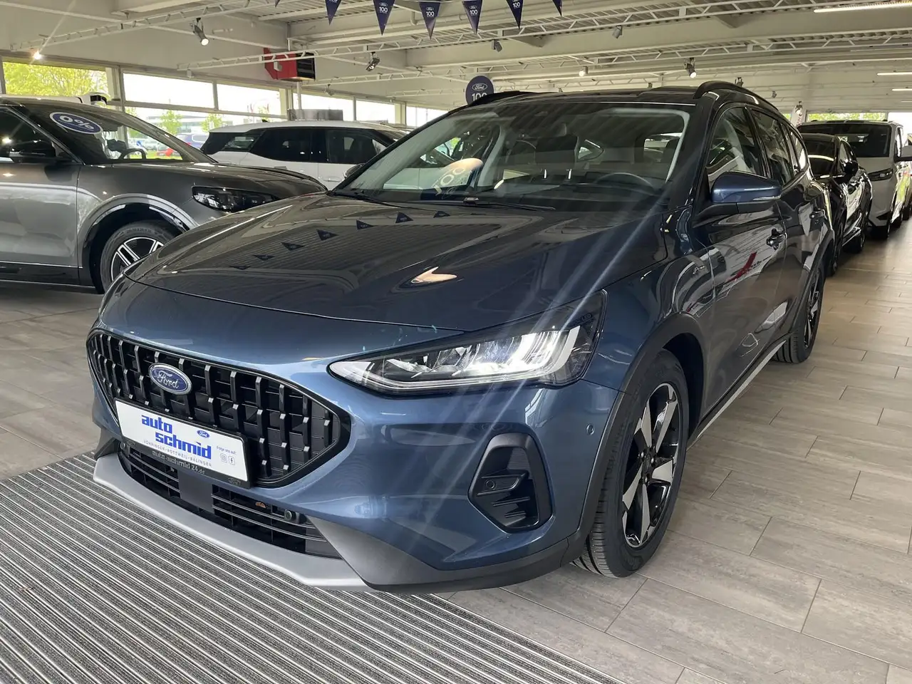 Ford Focus Turnier Active + SHZ + HUD + AHK — photo 1 of 15