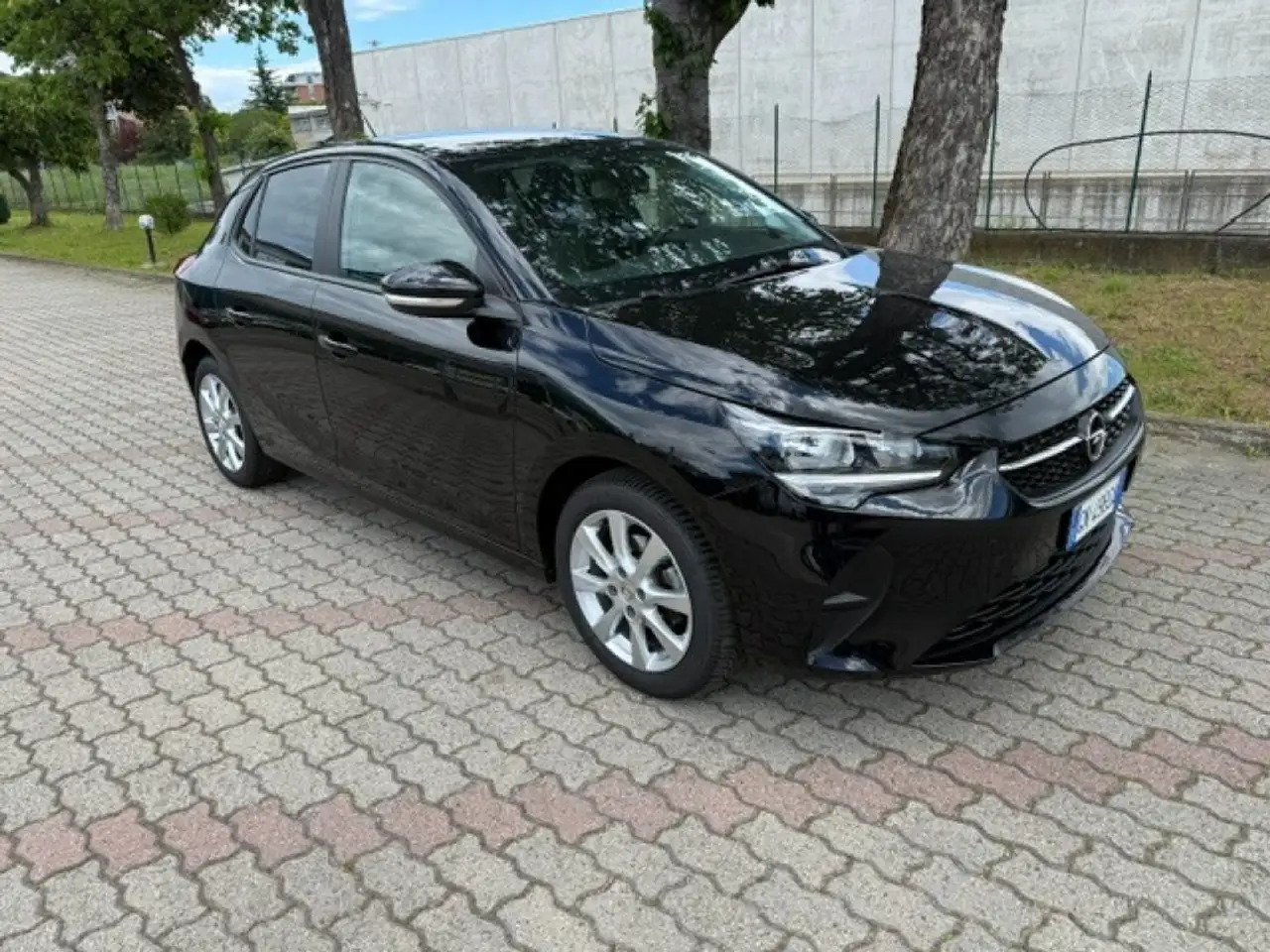 Opel Corsa 1.2 Blitz Edition,Apple CarPlay — photo 1 of 15