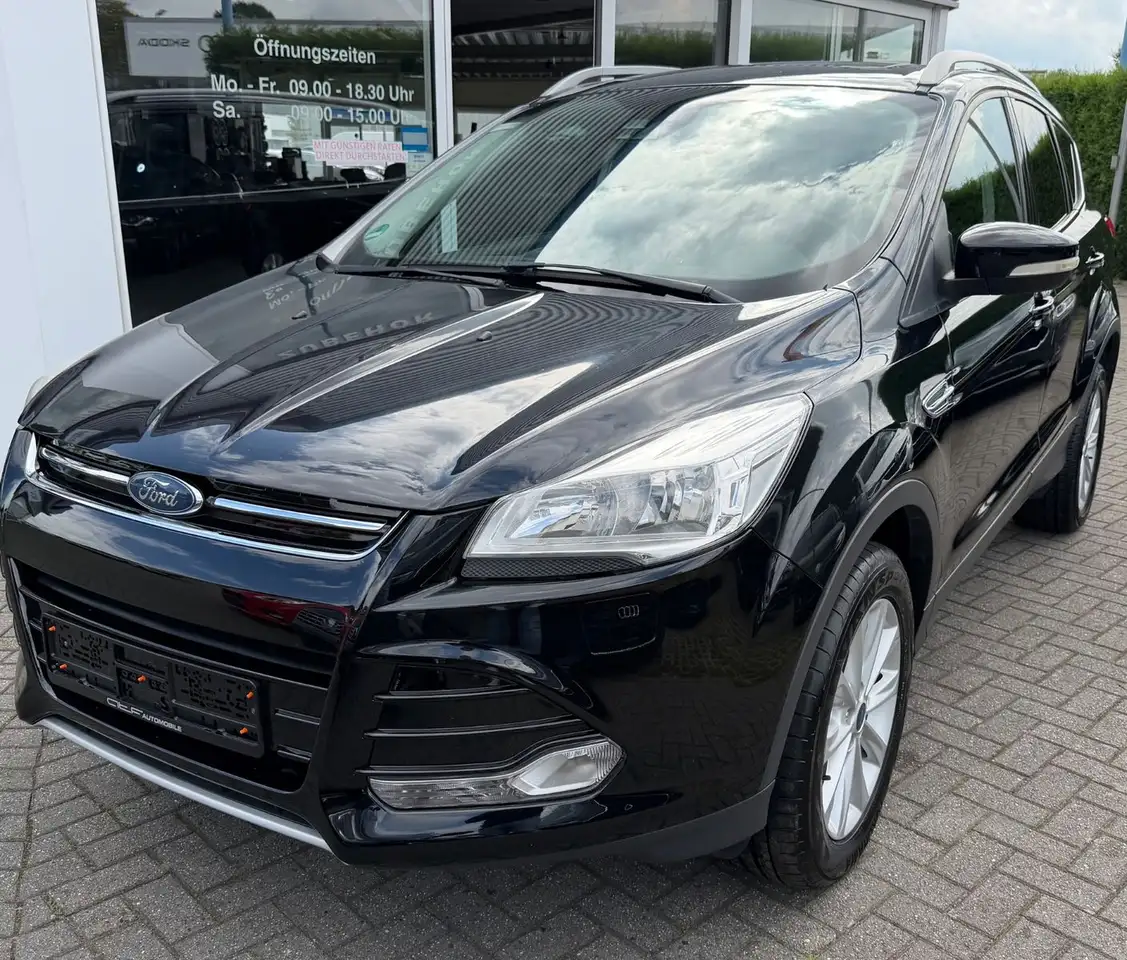 Ford Kuga Titanium/Leder/Panorama — photo 1 of 15