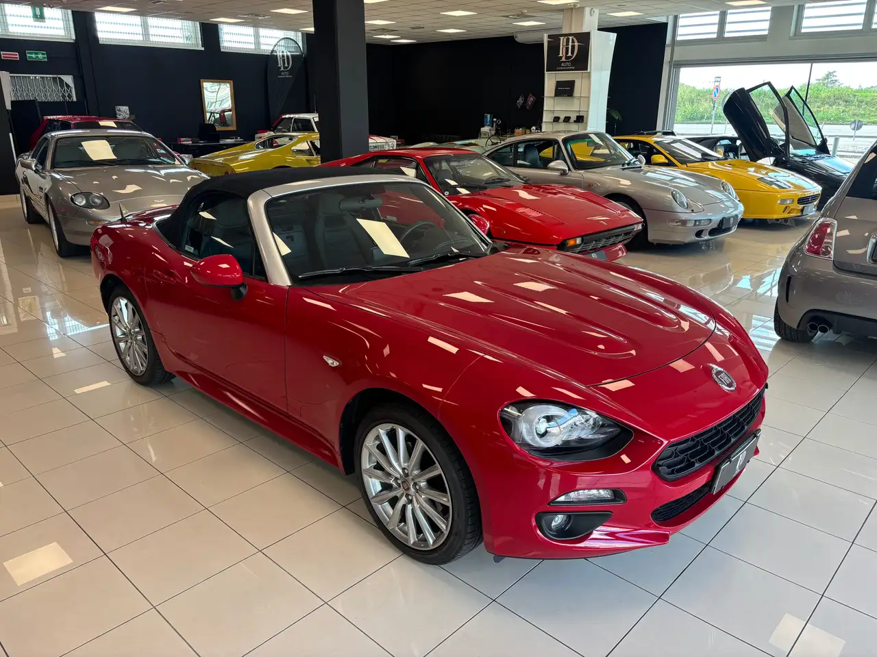 Fiat 124 Spider 124 Spider 1.4 m-air Lusso — photo 1 of 14