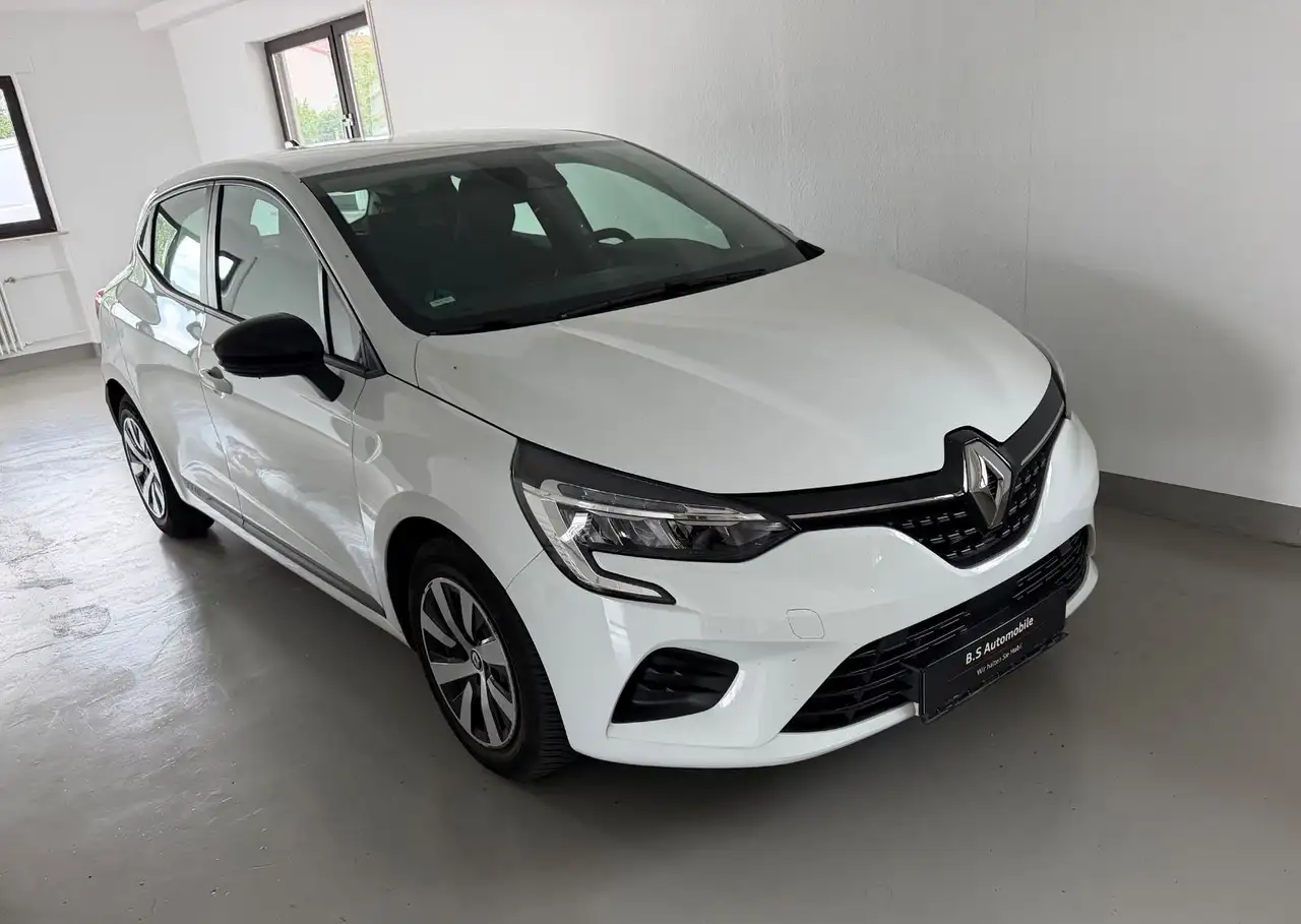 Renault Clio E-TECH Hybrid quilibre LED — photo 1 of 12