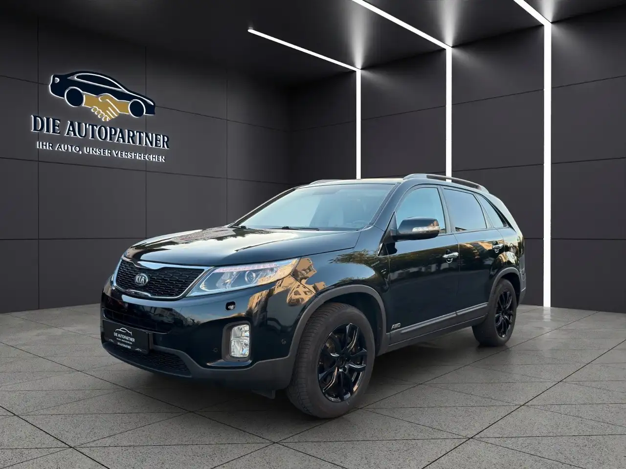 Kia Sorento Vision 4WD 2,2, AHK,KLIMA,SHZ,KAM — photo 1 of 25