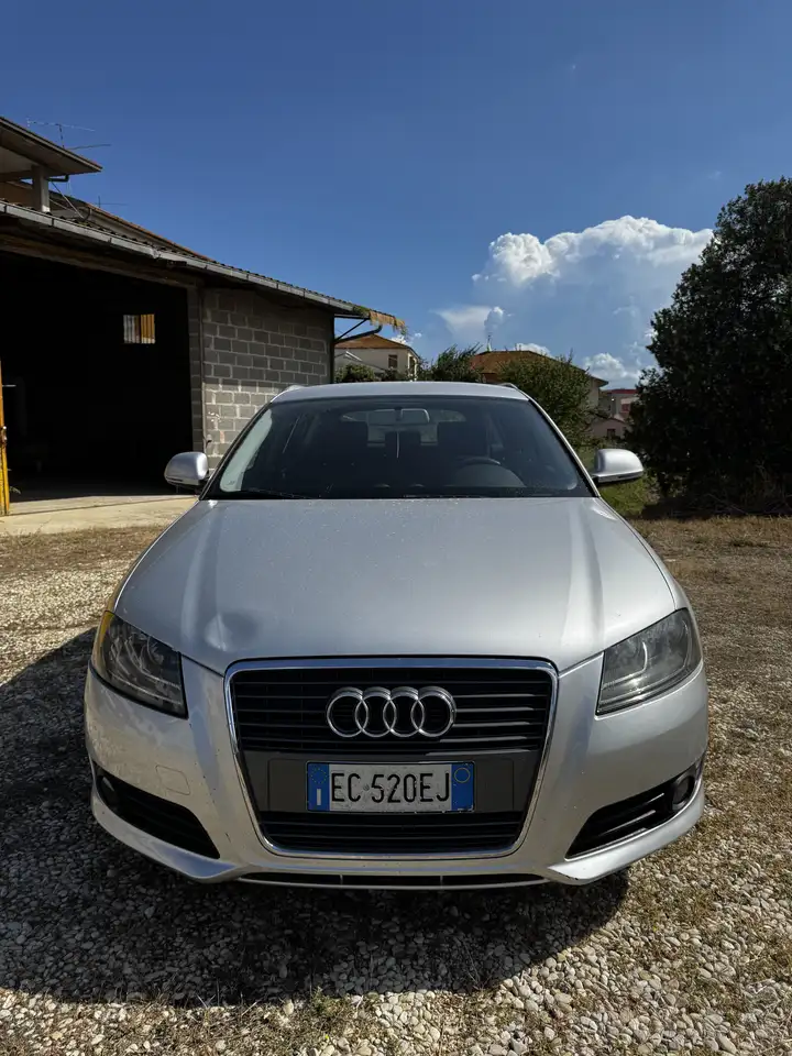 Audi A3 Sportback 1.6 tdi Young Edition 90cv — photo 1 of 8