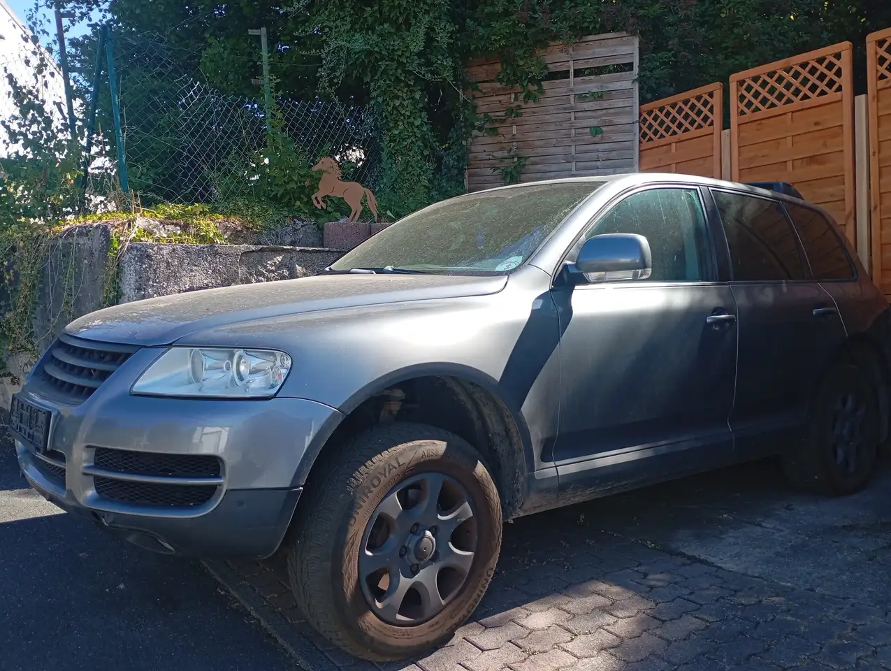 Volkswagen Touareg 3.2 V6 Automatik — photo 1 of 7